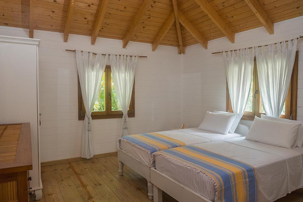 La Pointe Beach Huts Баи-Сейнт-Энн Экстерьер фото