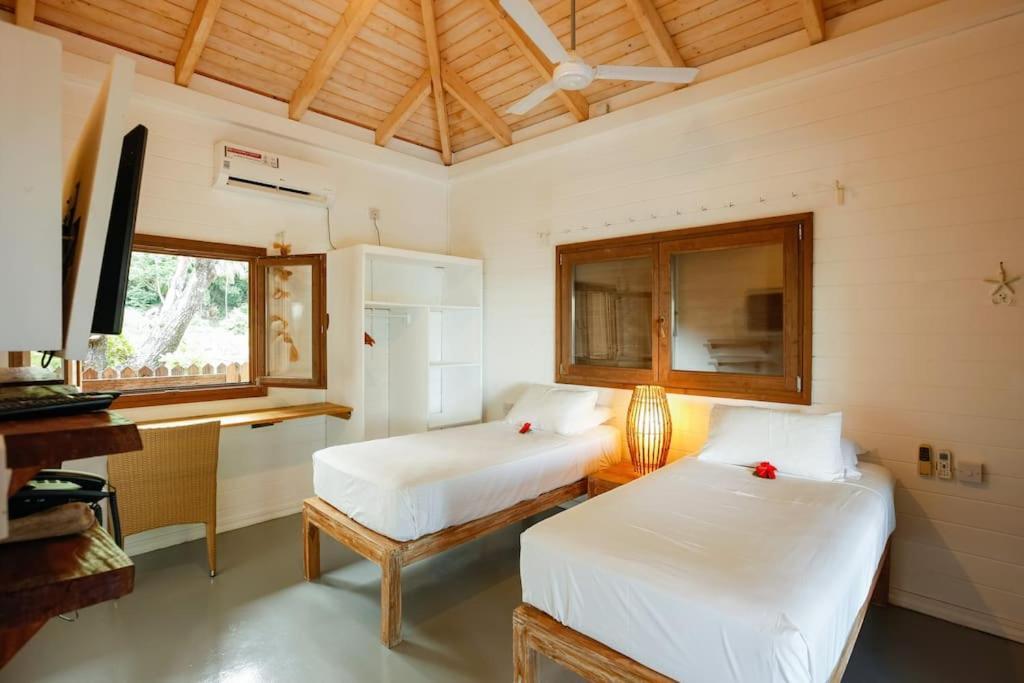 La Pointe Beach Huts Баи-Сейнт-Энн Экстерьер фото