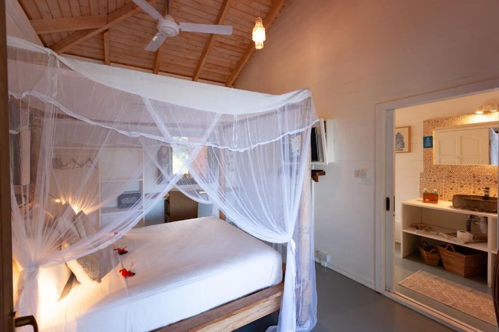 La Pointe Beach Huts Баи-Сейнт-Энн Экстерьер фото